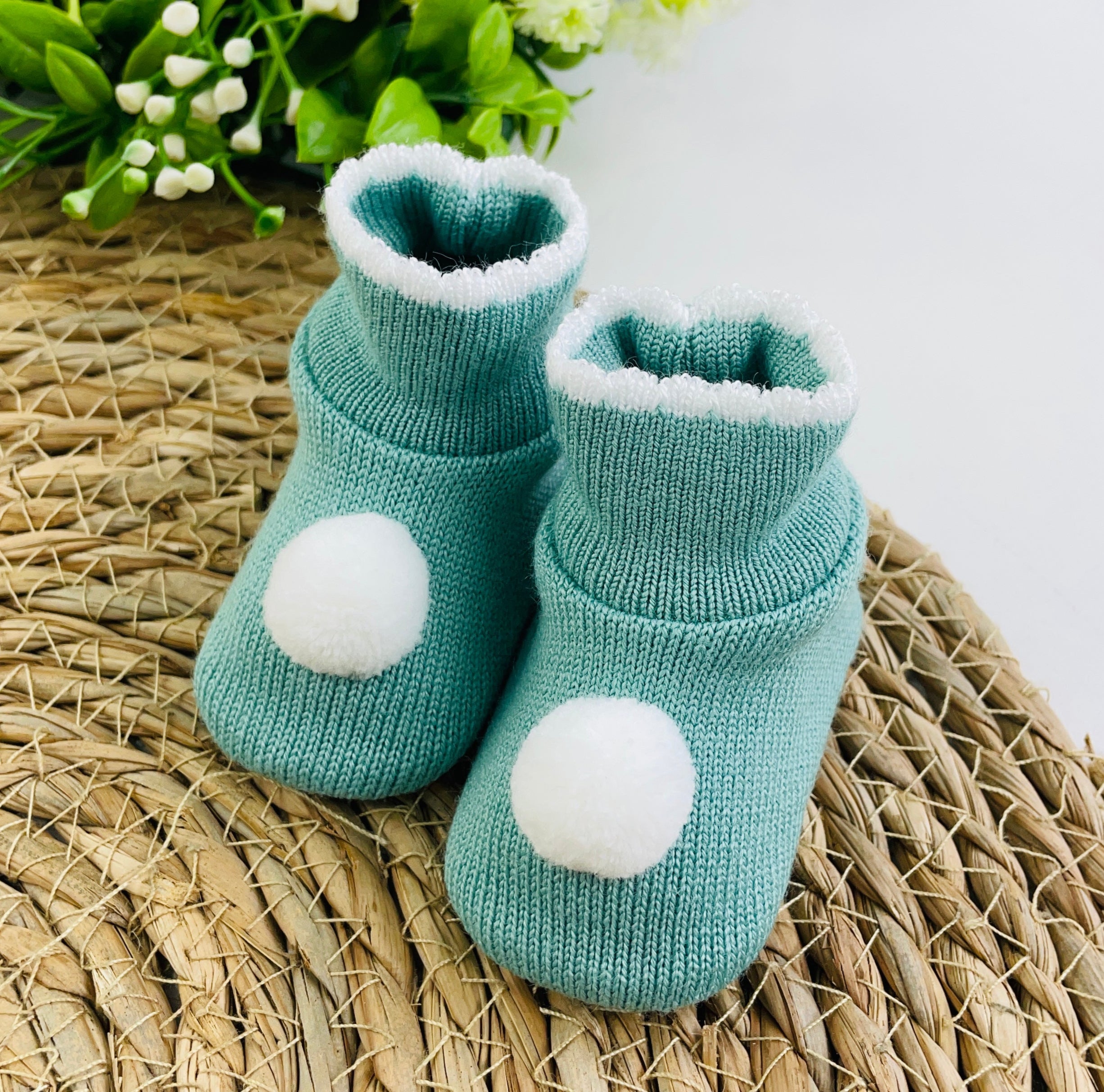 Sapatinho Pompom Sanches Baby De Tricot Liso Rn