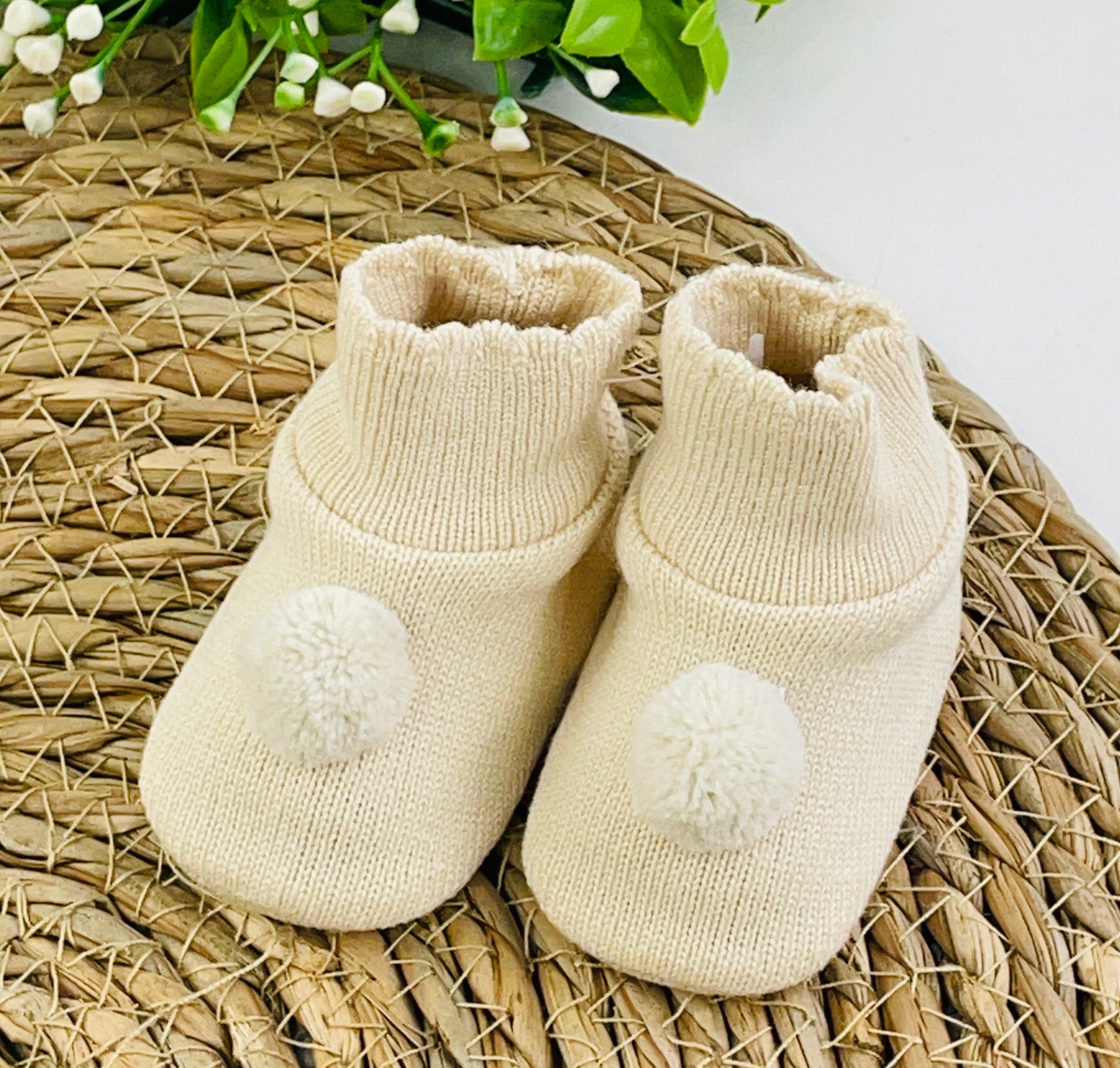 Sapatinho Pompom Sanches Baby De Tricot Liso Rn