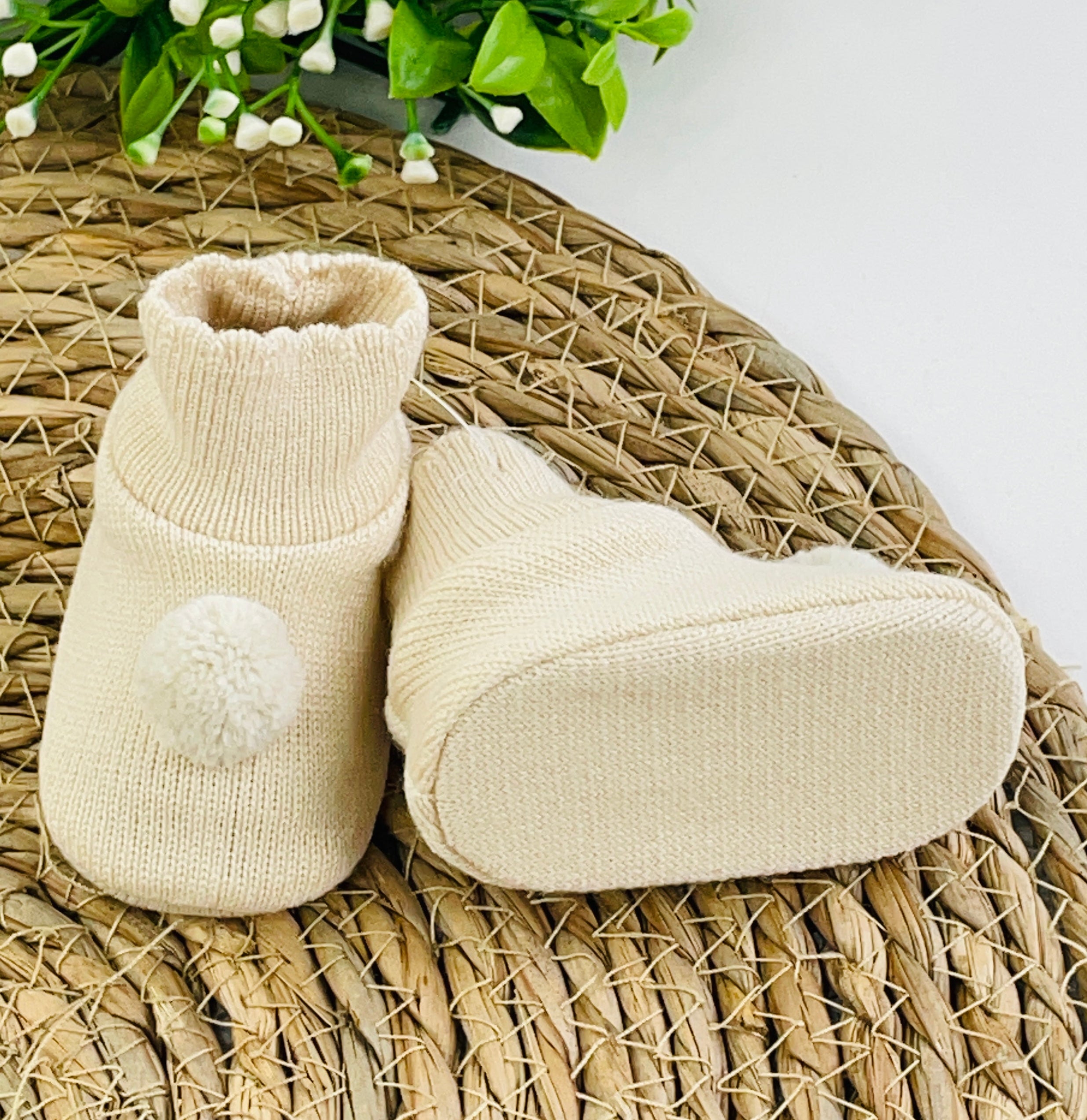 Sapatinho Pompom Sanches Baby De Tricot Liso Rn