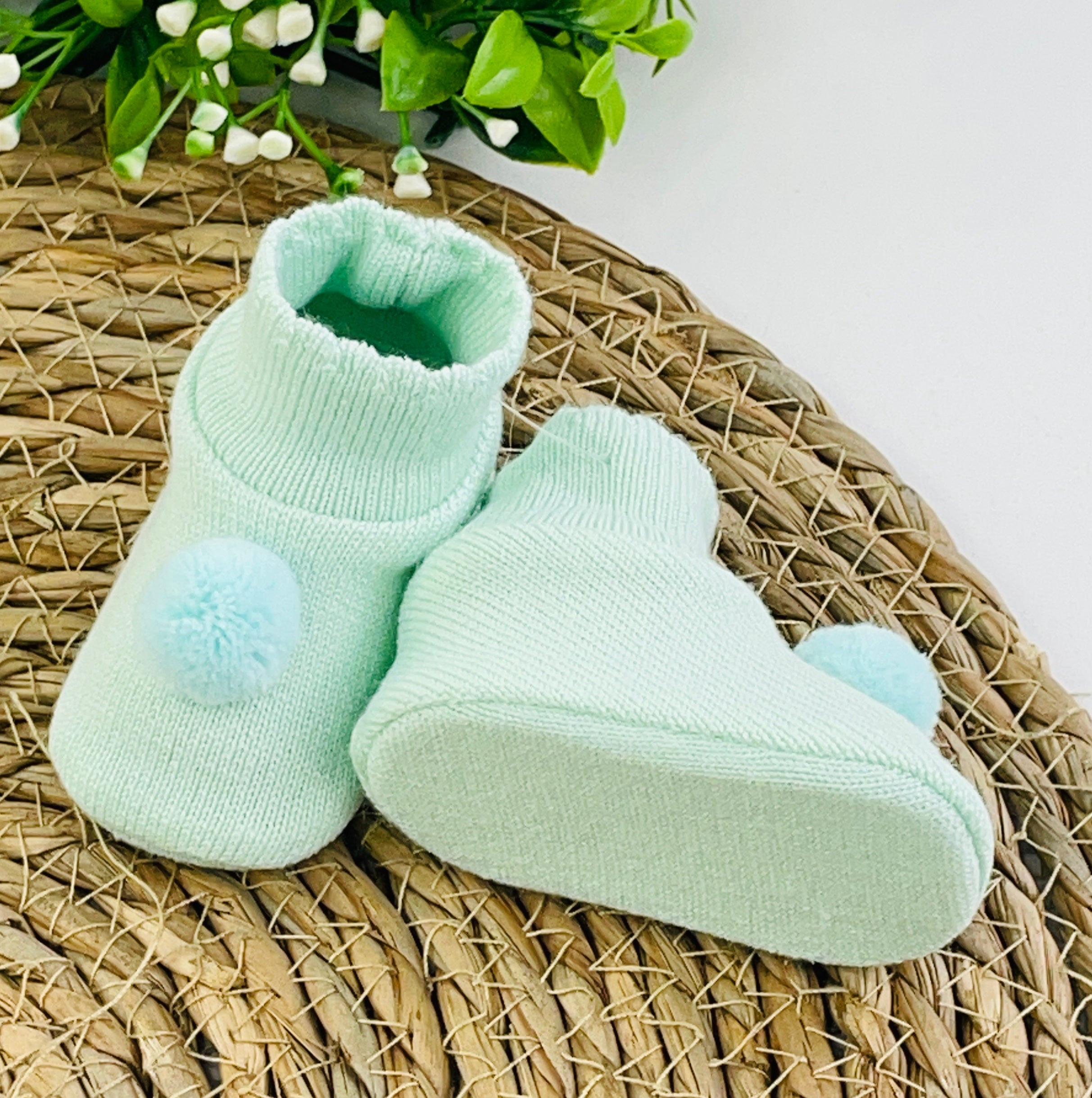 Sapatinho Pompom Sanches Baby De Tricot Liso Rn