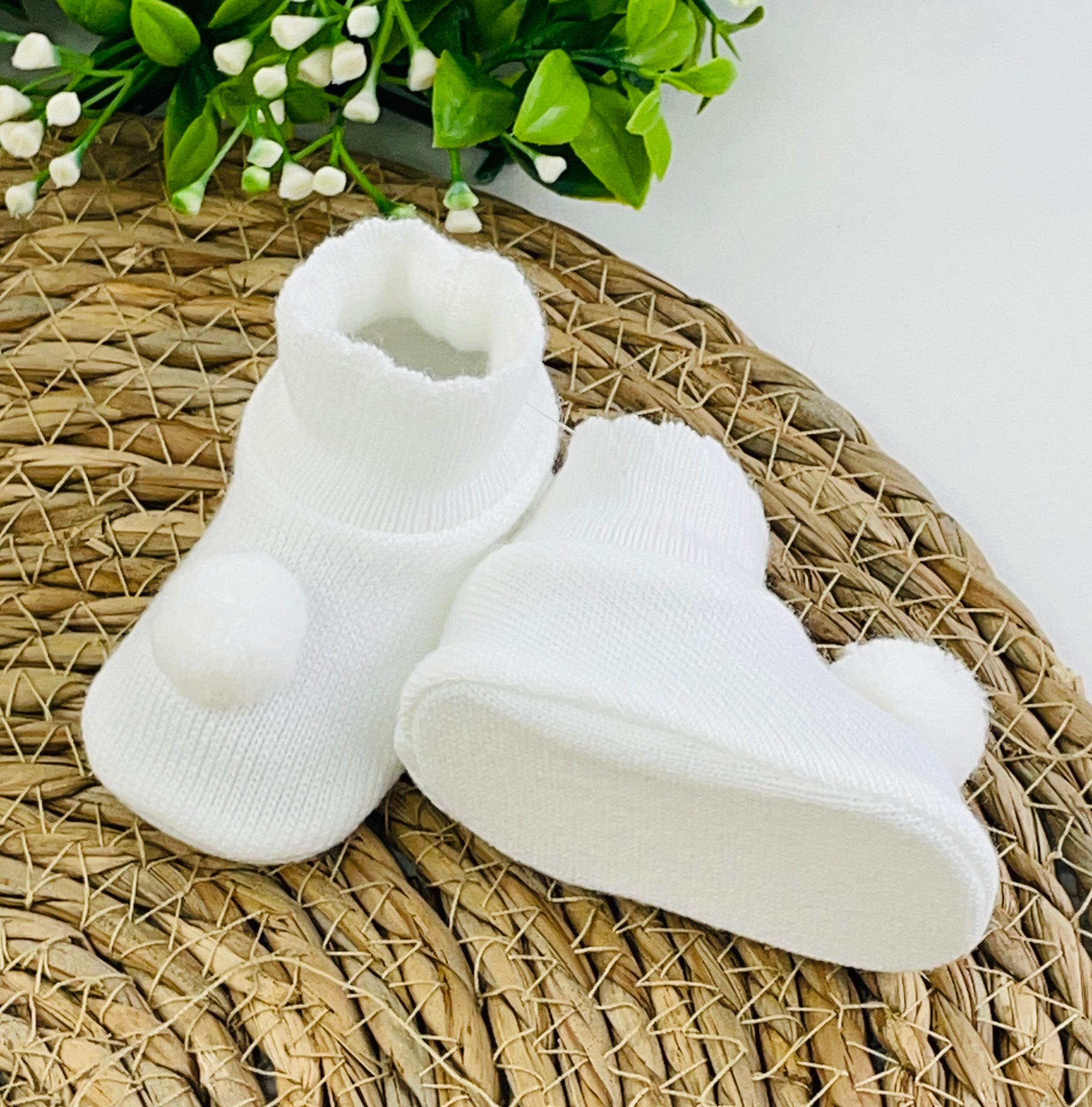 Sapatinho Pompom Sanches Baby De Tricot Liso Rn