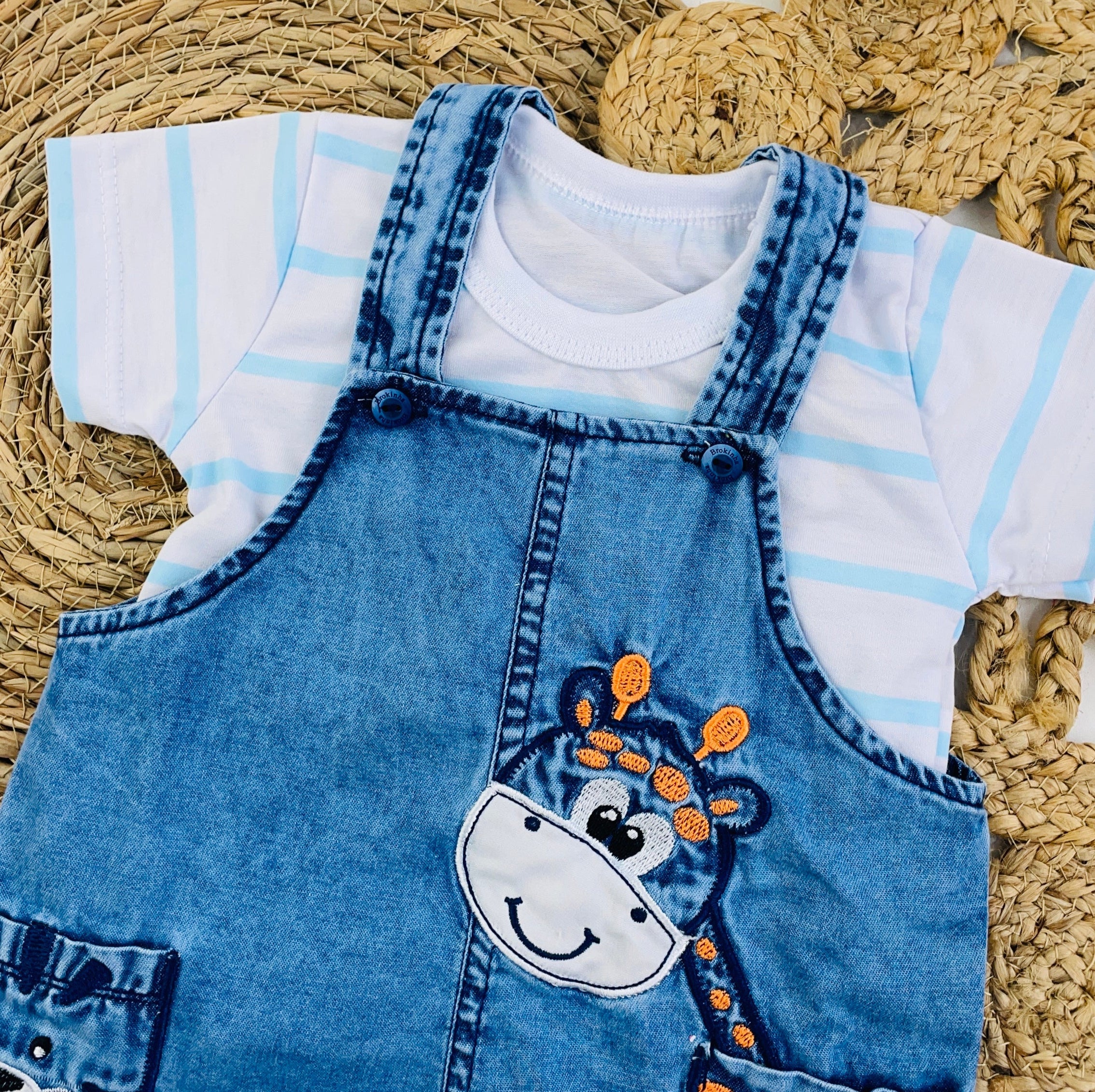Jardineira Brokinha Jeans Girafa