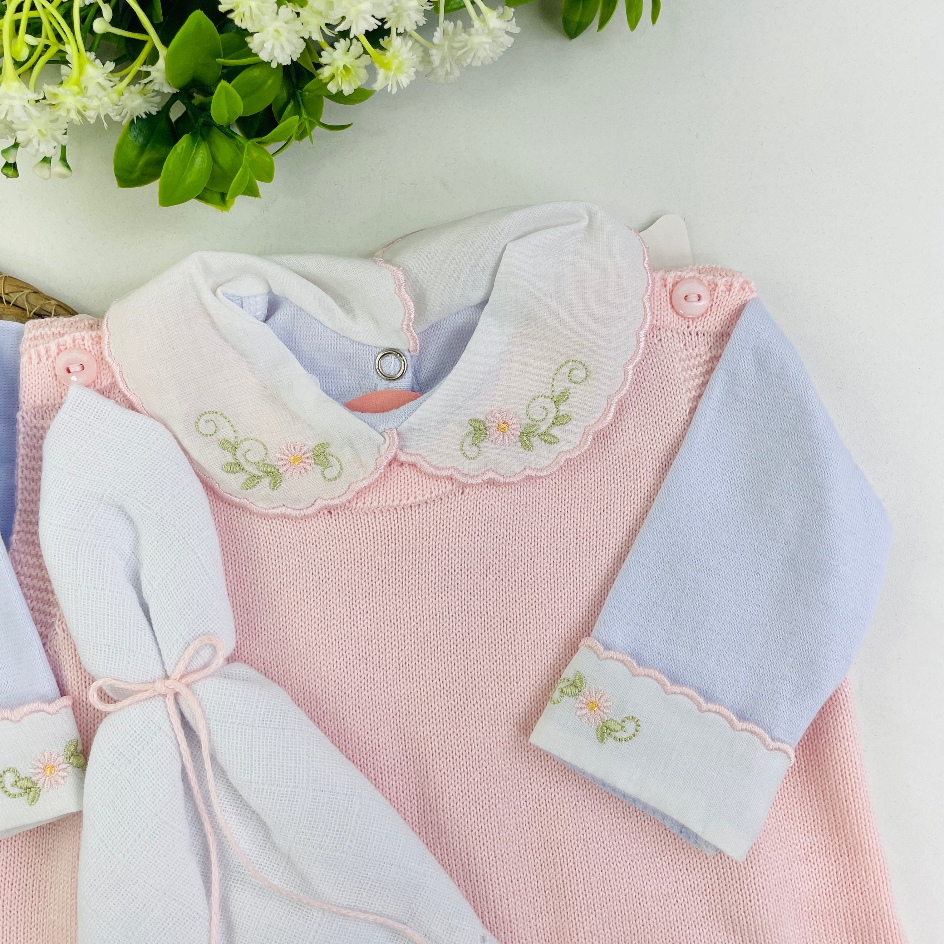 Conjunto Sanches Baby Bordado Em Tricot 3 Peças
