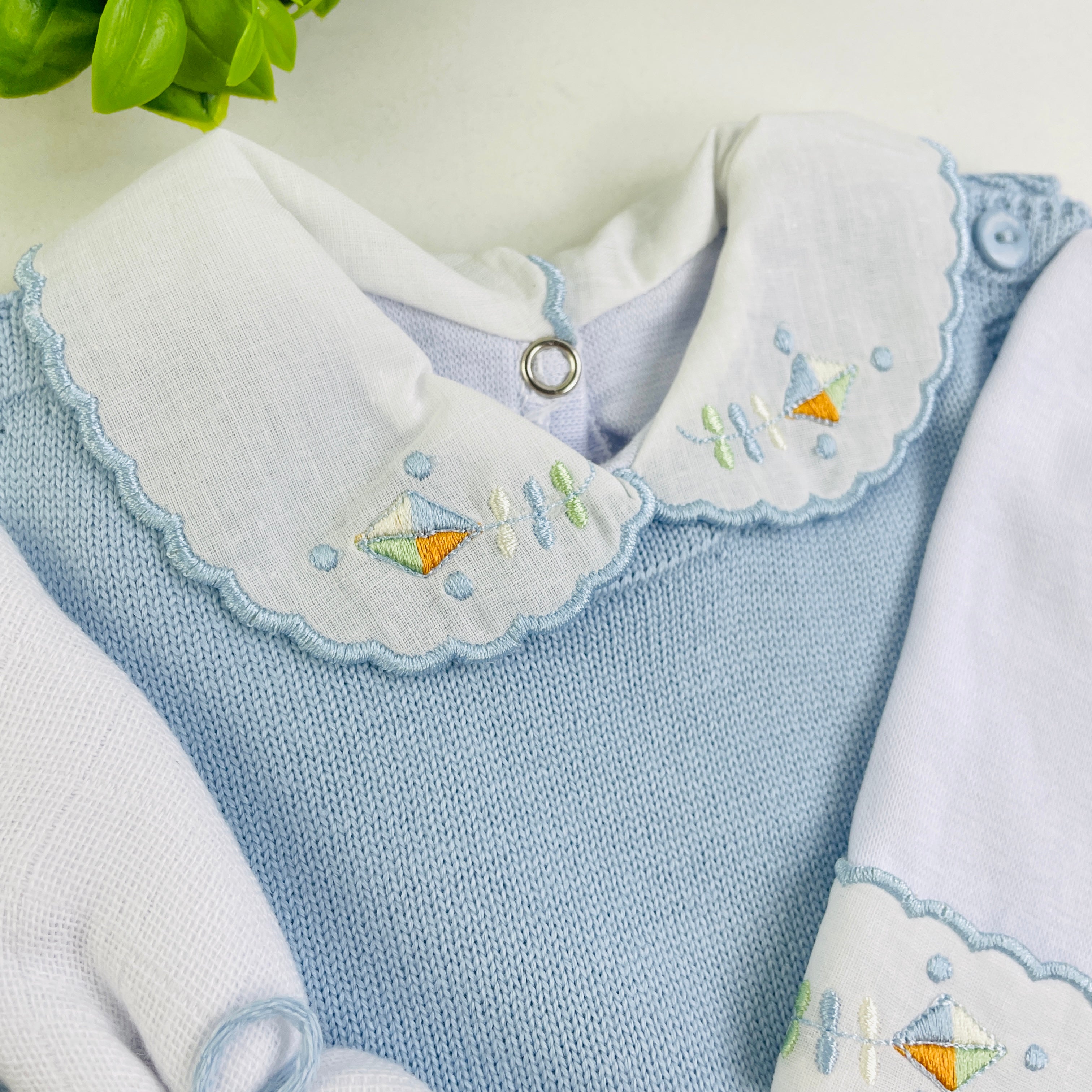 Conjunto Sanches Baby Bordado Em Tricot 3 Peças