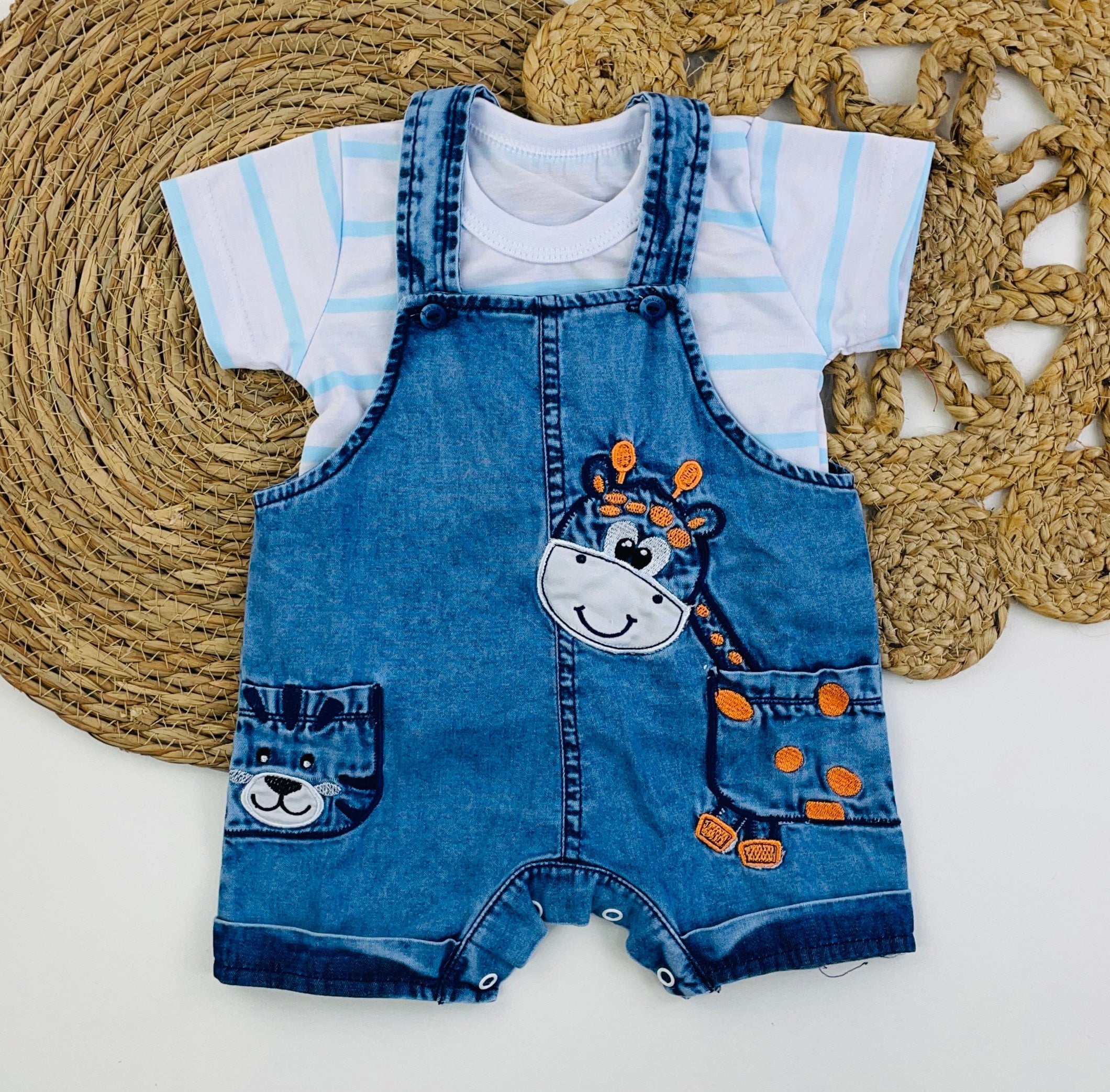 Jardineira Brokinha Jeans Girafa