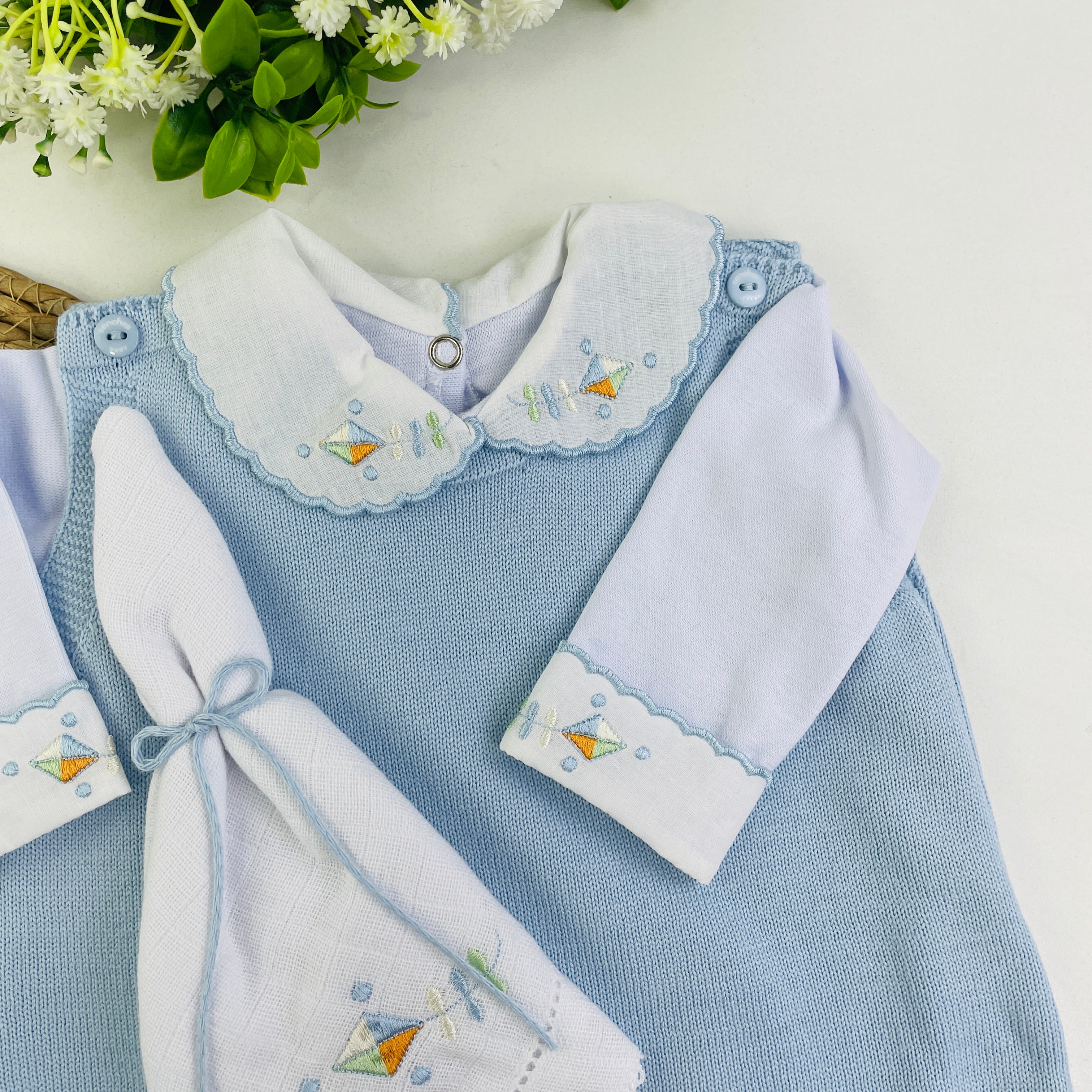 Conjunto Sanches Baby Bordado Em Tricot 3 Peças